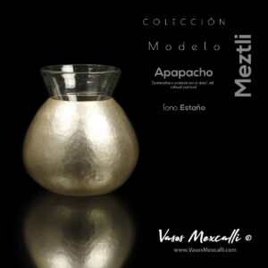 Vasos Mexcalli©️; Meztli, modelo “Apapacho”, tono estaño