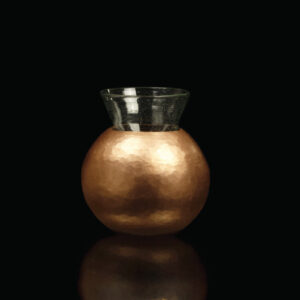 Vasos Mexcalli©️; Achi, modelo “Apapacho”, tono cobre satinado