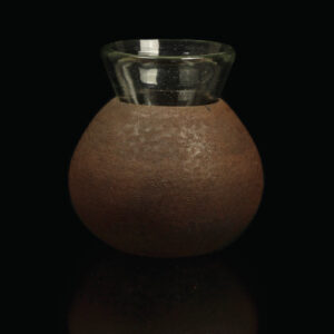 Vasos Mexcalli©️; Achi, modelo “Ñiti”, tono tabaco obscuro